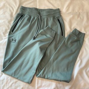 Men’s size small Under Armour joggers, blue/green